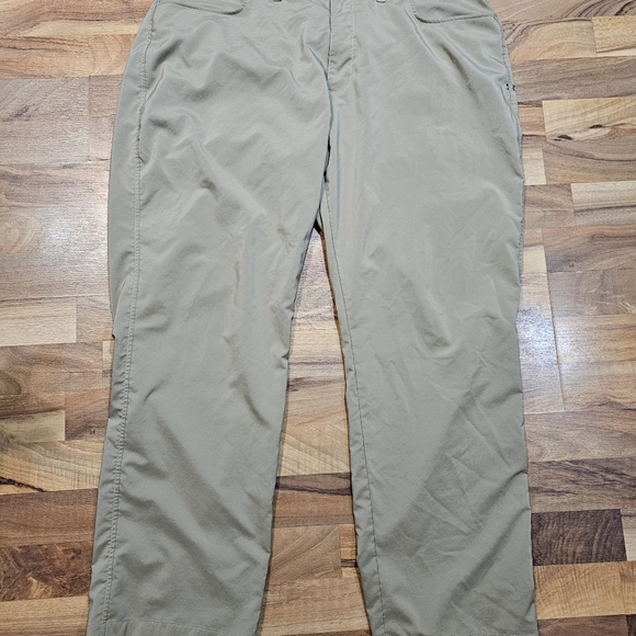 Under Armour Men’s Khaki Pants Size 40x30 Loose Fit Stretch Performance - Picture 4 of 6